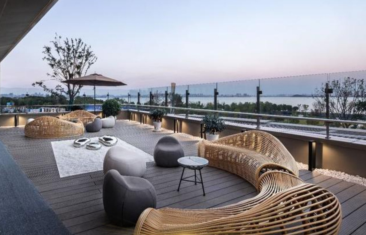 Cappella Embassy — Sky terrace at dusk
